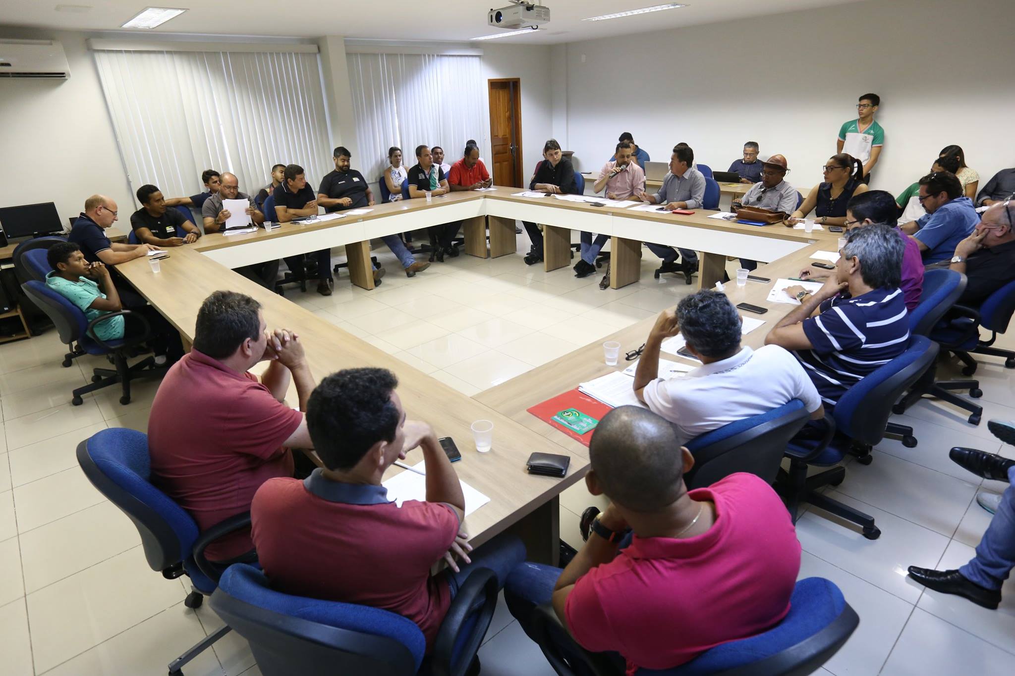 Vereadores recebem equipe da SEMEL para discutir apoio às modalidades esportivas